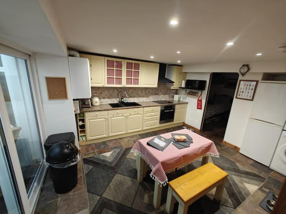 Welsh Miners Cottage Four Bedroom House Treherbert Esterno foto